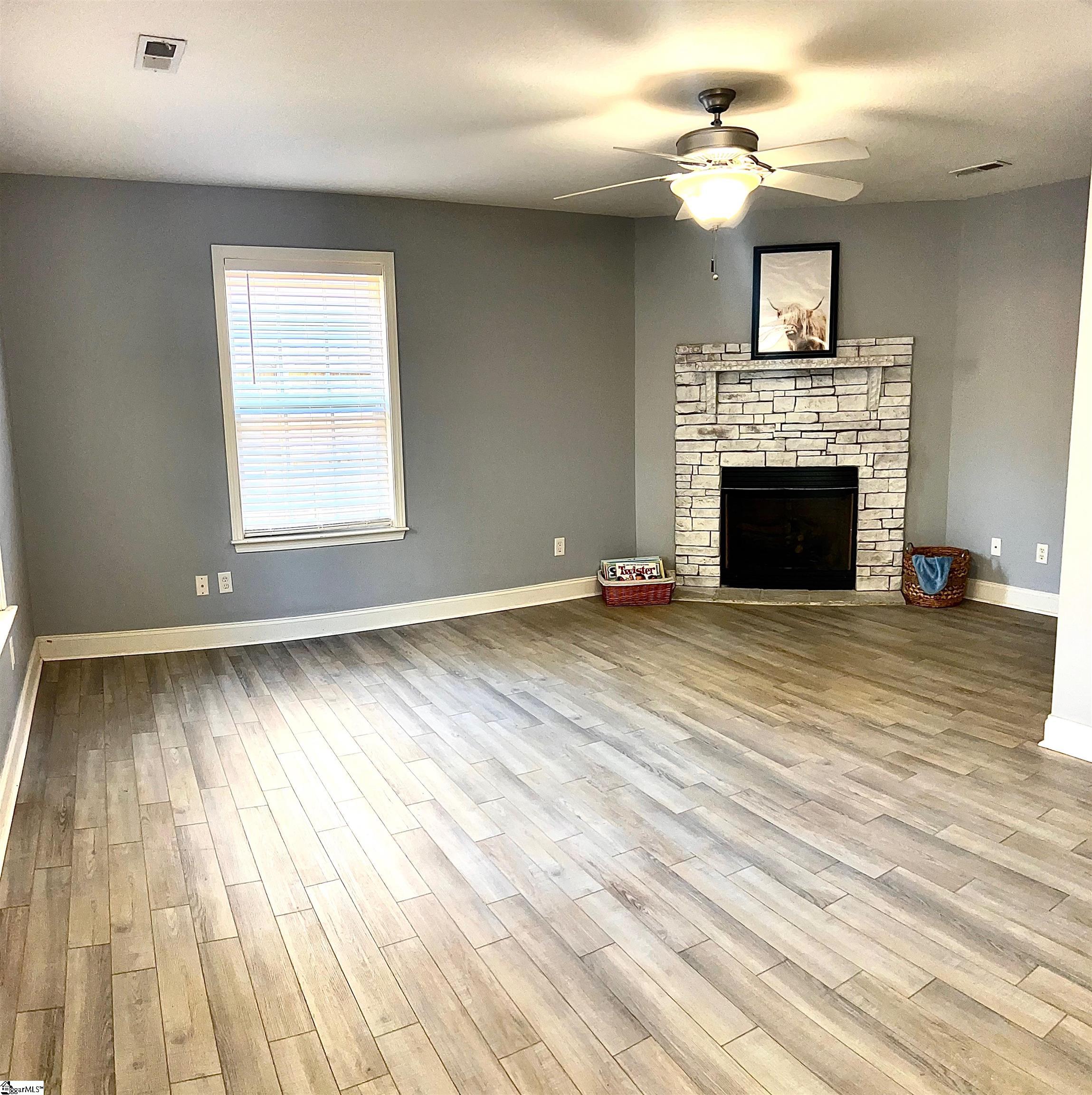 102 Falling Spring Court Simpsonville, SC 29681 - Photo 6 of 15 Gallery Image 6