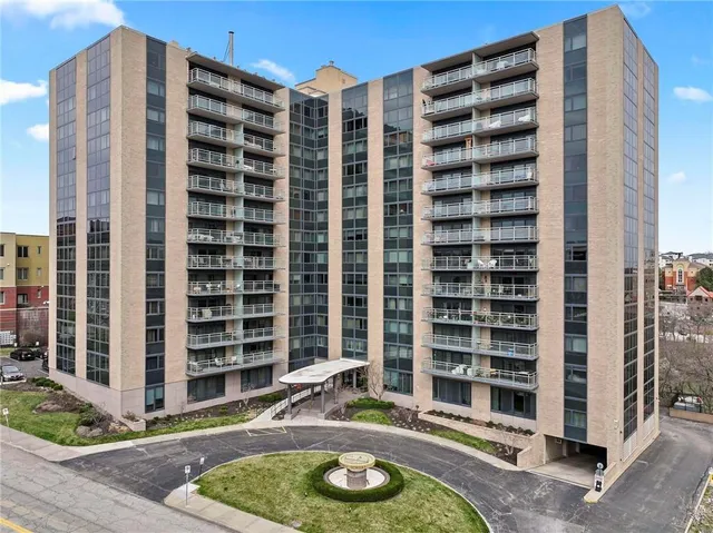 $214,500 | 4545 Wornall Road, Unit 1200, Kansas City, MO 64111