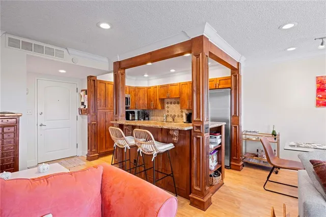 $214,500 | 4545 Wornall Road, Unit 1200, Kansas City, MO 64111