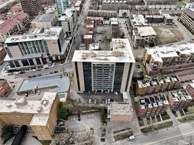 $214,500 | 4545 Wornall Road, Unit 1200, Kansas City, MO 64111