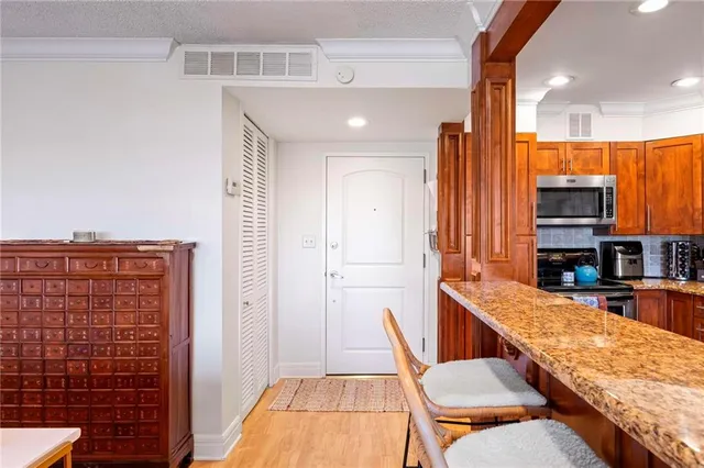 $214,500 | 4545 Wornall Road, Unit 1200, Kansas City, MO 64111