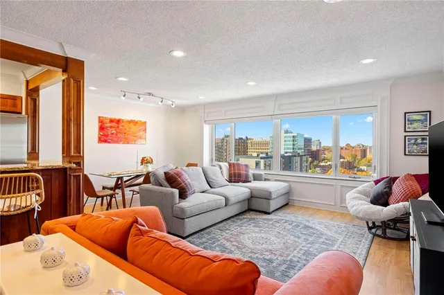 $214,500 | 4545 Wornall Road, Unit 1200, Kansas City, MO 64111