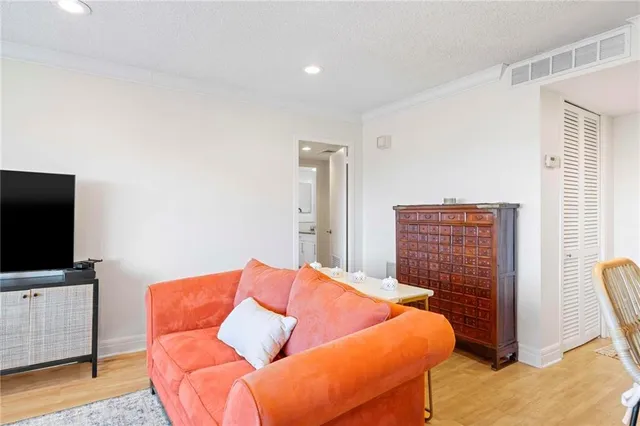 $214,500 | 4545 Wornall Road, Unit 1200, Kansas City, MO 64111