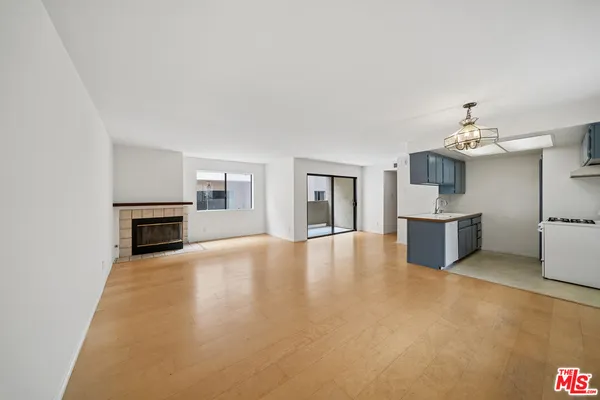 $3,200 | 11924 Mayfield Avenue, Unit 2, Los Angeles, CA 90049