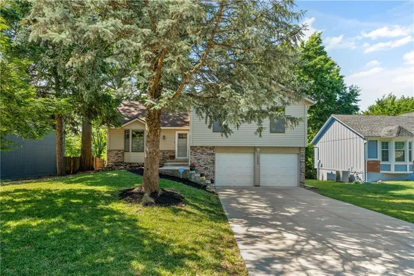 $365,000 | 10203 West 50th Terrace, Merriam, KS 66203