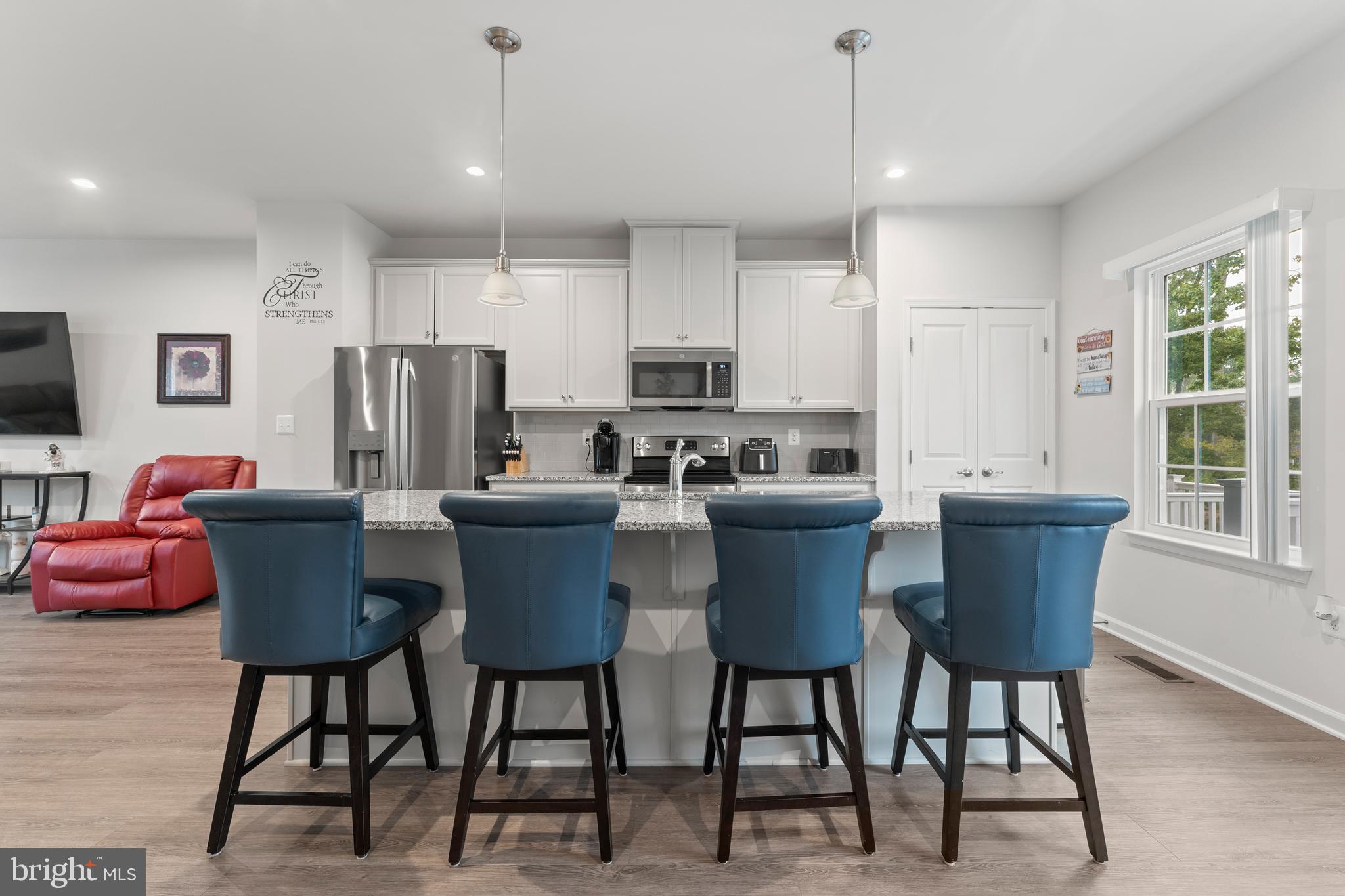 8809 Stevenson Lane Spotsylvania, VA 22553 - Photo 15 of 40 Kitchen breakfast bar