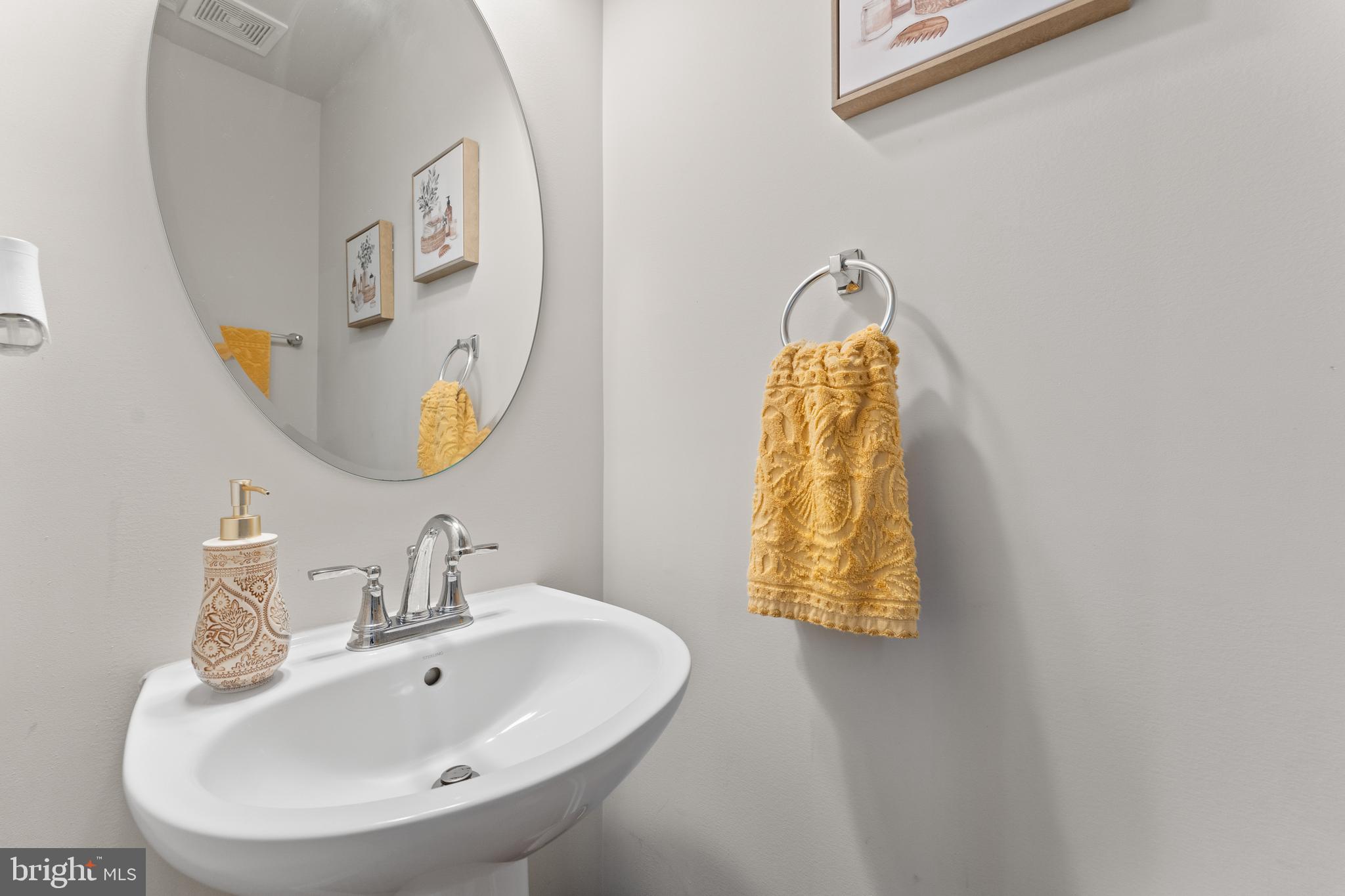 8809 Stevenson Lane Spotsylvania, VA 22553 - Photo 25 of 40 Main level powder room