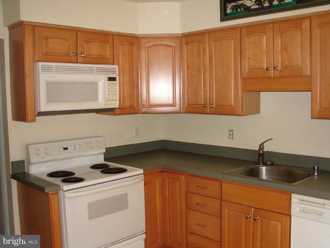2177 Glencourse Lane Reston, VA 20191 - Photo 5 of 14 Kitchen