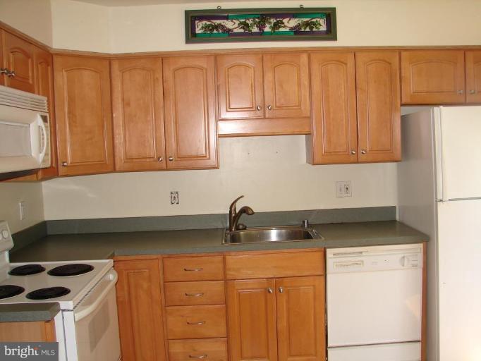2177 Glencourse Lane Reston, VA 20191 - Photo 6 of 14 Kitchen #2