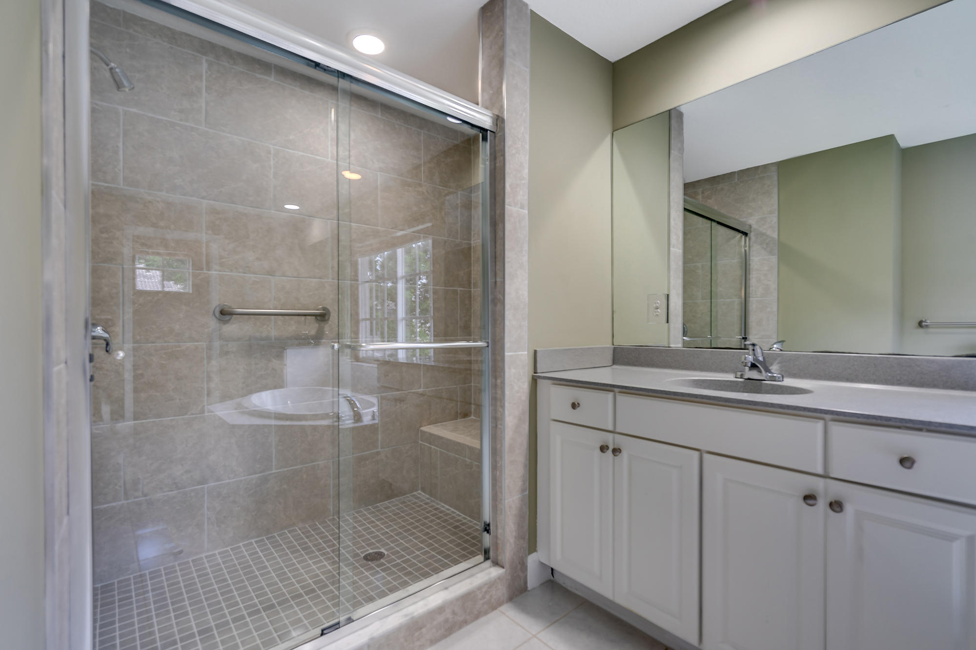 125 Owl Pointe Circle Jupiter, FL 33458 - Photo 22 of 36 Master Bath 3