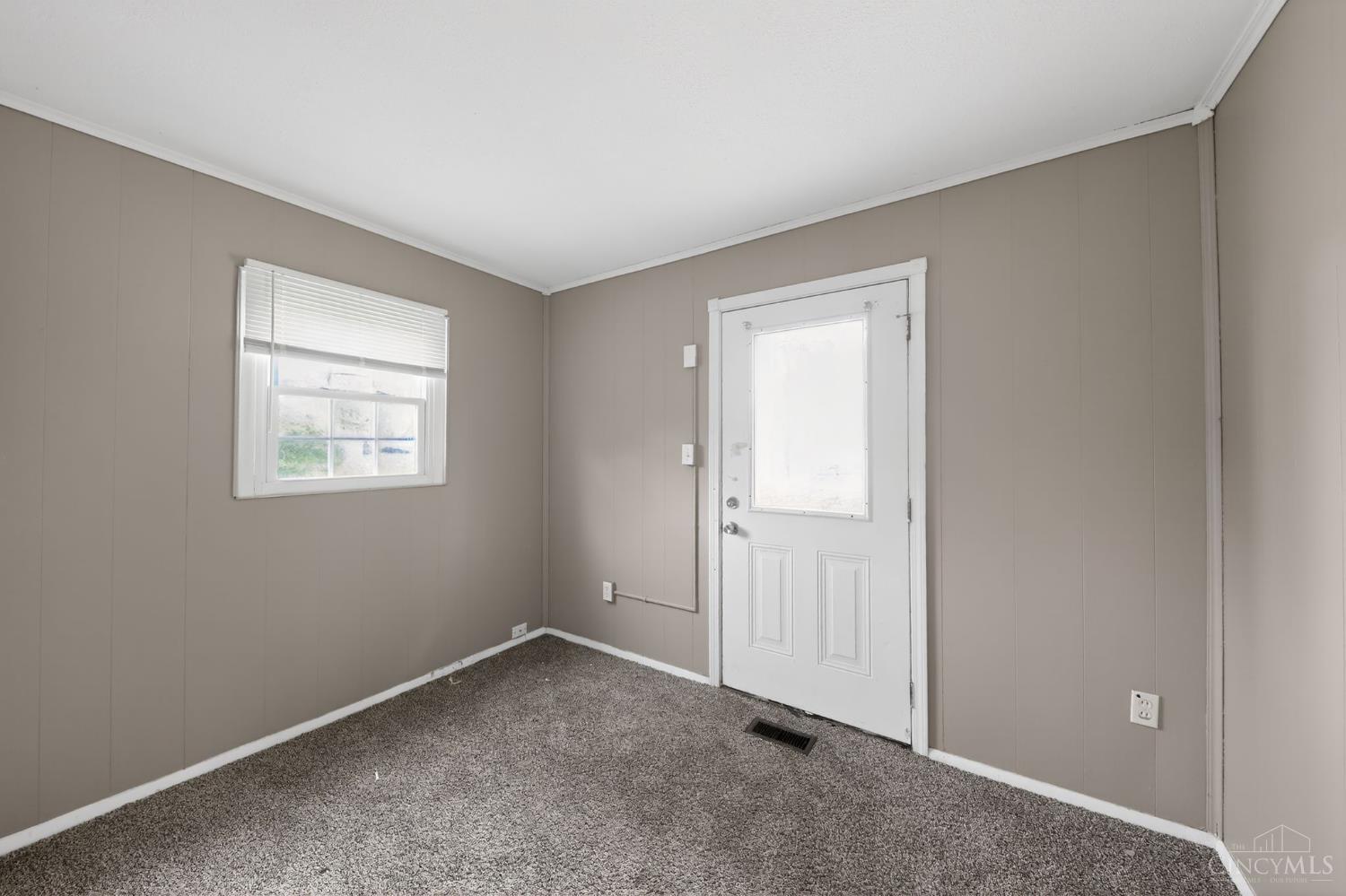 2584 Wenning Road Cincinnati, OH 45231 - Photo 13 of 31