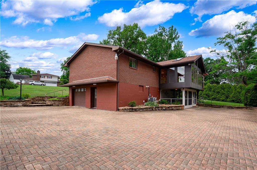 112 Philmar Drive Butler, PA 16002 - Photo 4 of 35