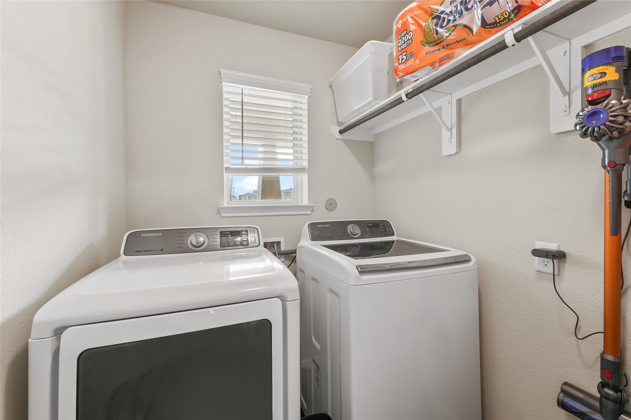 7911 Tuscan Cypress Drive Cypress, TX 77433 - Photo 15 of 27 a utility room with dryer and washer