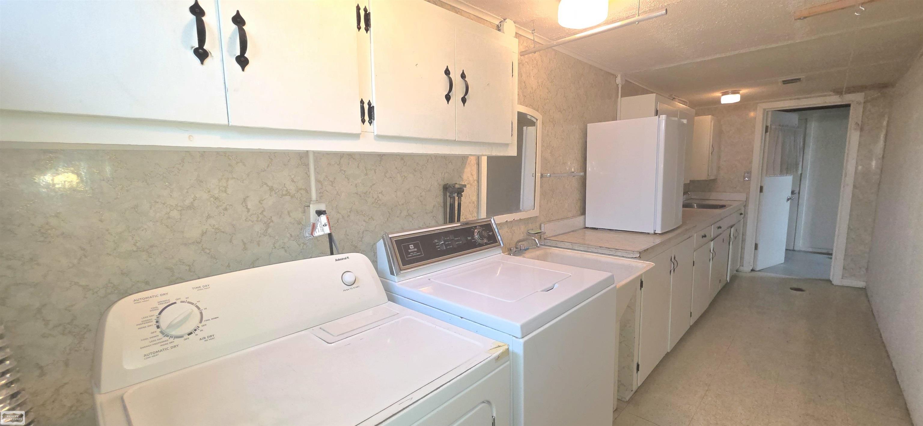 29632 Hoover Road Warren, MI 48093 - Photo 17 of 25 Private bsmt laundry room