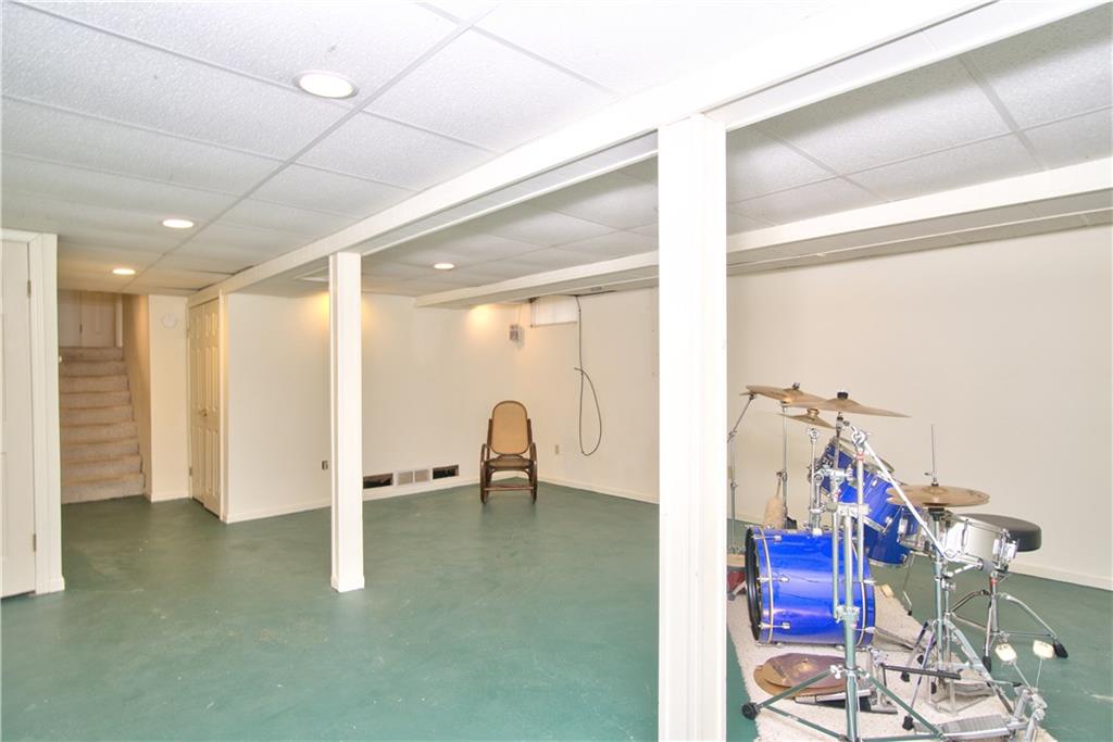 970 Burbank Road Indianapolis, IN 46219 - Photo 17 of 23 Gallery Image 17