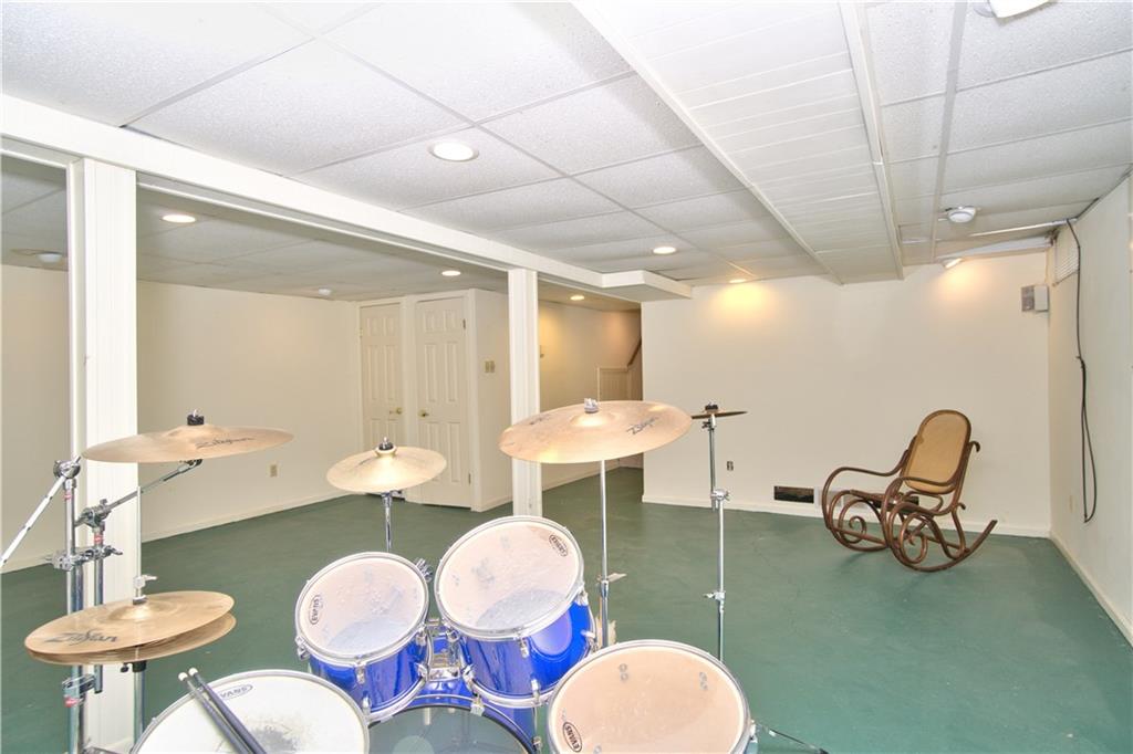 970 Burbank Road Indianapolis, IN 46219 - Photo 18 of 23 Gallery Image 18