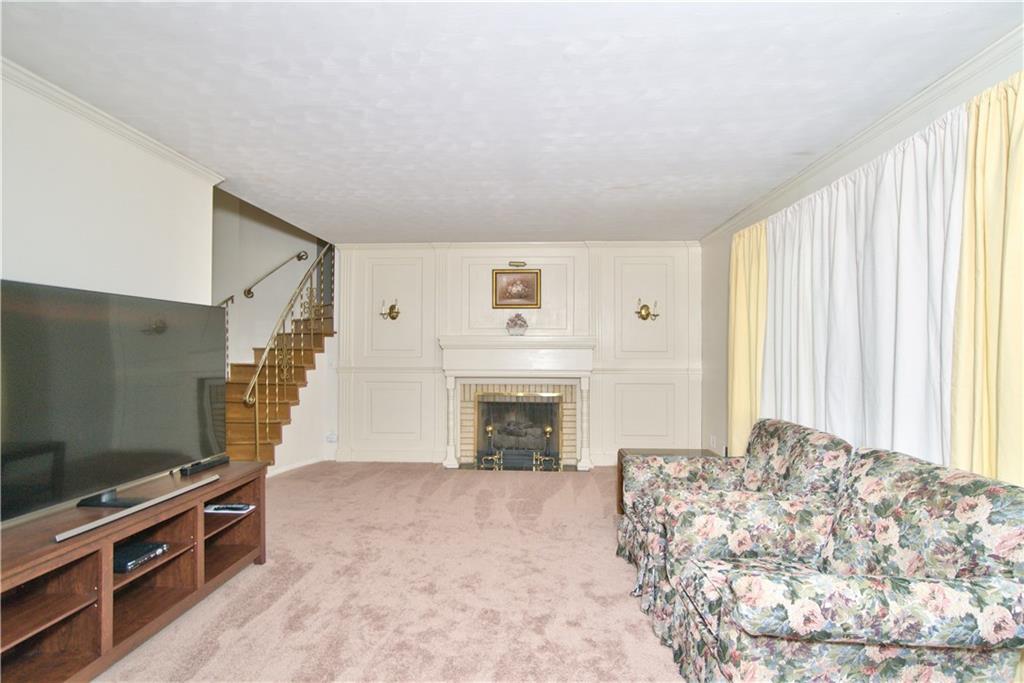 970 Burbank Road Indianapolis, IN 46219 - Photo 4 of 23 Gallery Image 4