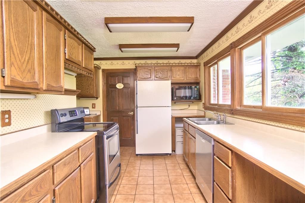 970 Burbank Road Indianapolis, IN 46219 - Photo 6 of 23 Gallery Image 6