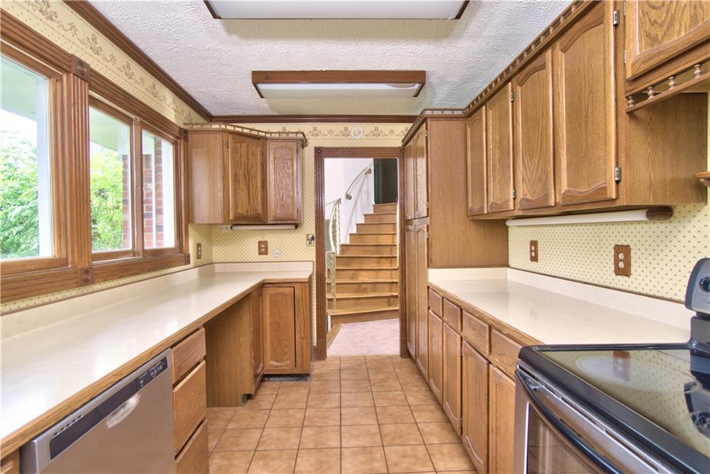 970 Burbank Road Indianapolis, IN 46219 - Photo 7 of 23 Gallery Image 7