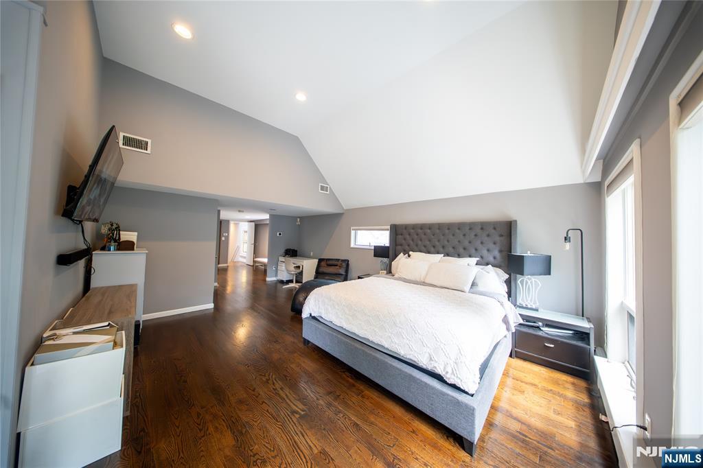 21 Meadow Street Demarest, NJ 07627 - Photo 17 of 26