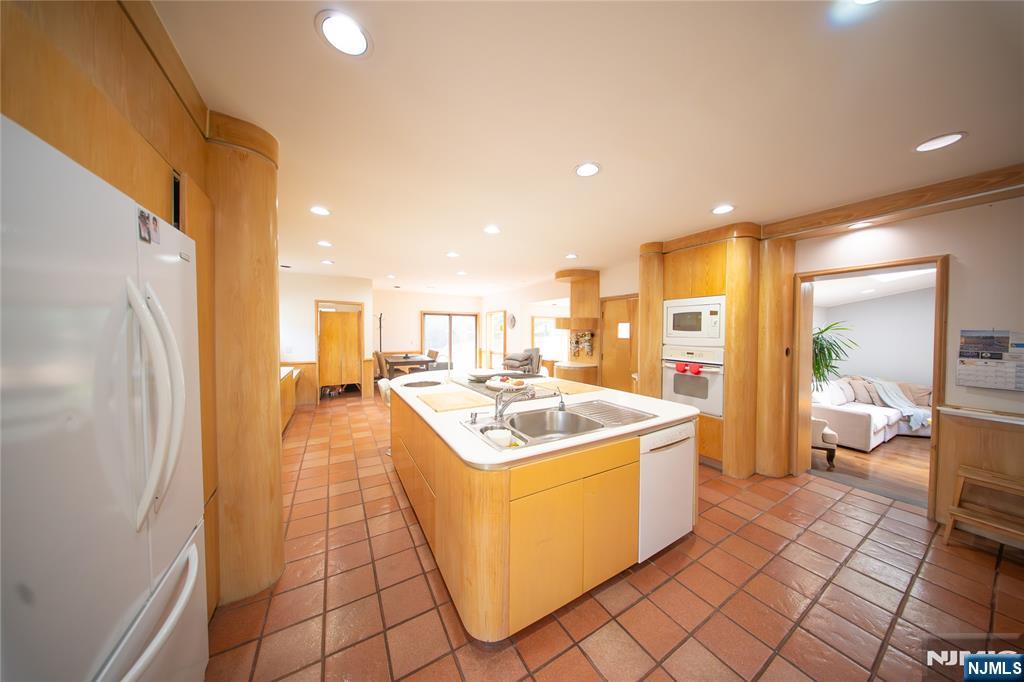 21 Meadow Street Demarest, NJ 07627 - Photo 10 of 26