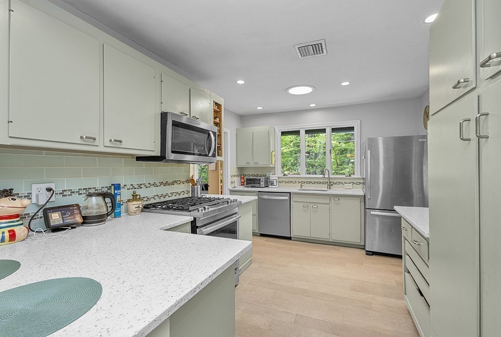 139 Stoney Lea Road Dedham, MA 02026 - Photo 9 of 29