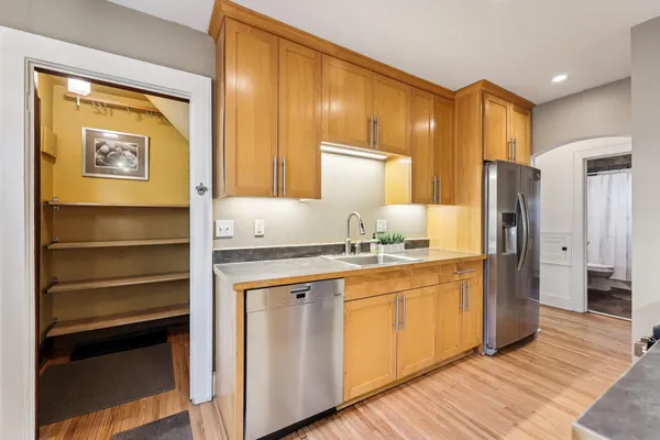 $575,000 | 529 South Saratoga Street, St. Paul, MN 55116