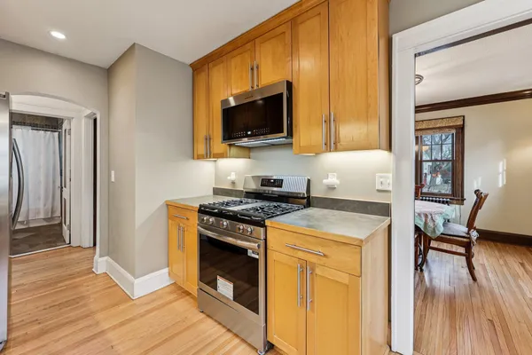 $575,000 | 529 South Saratoga Street, St. Paul, MN 55116