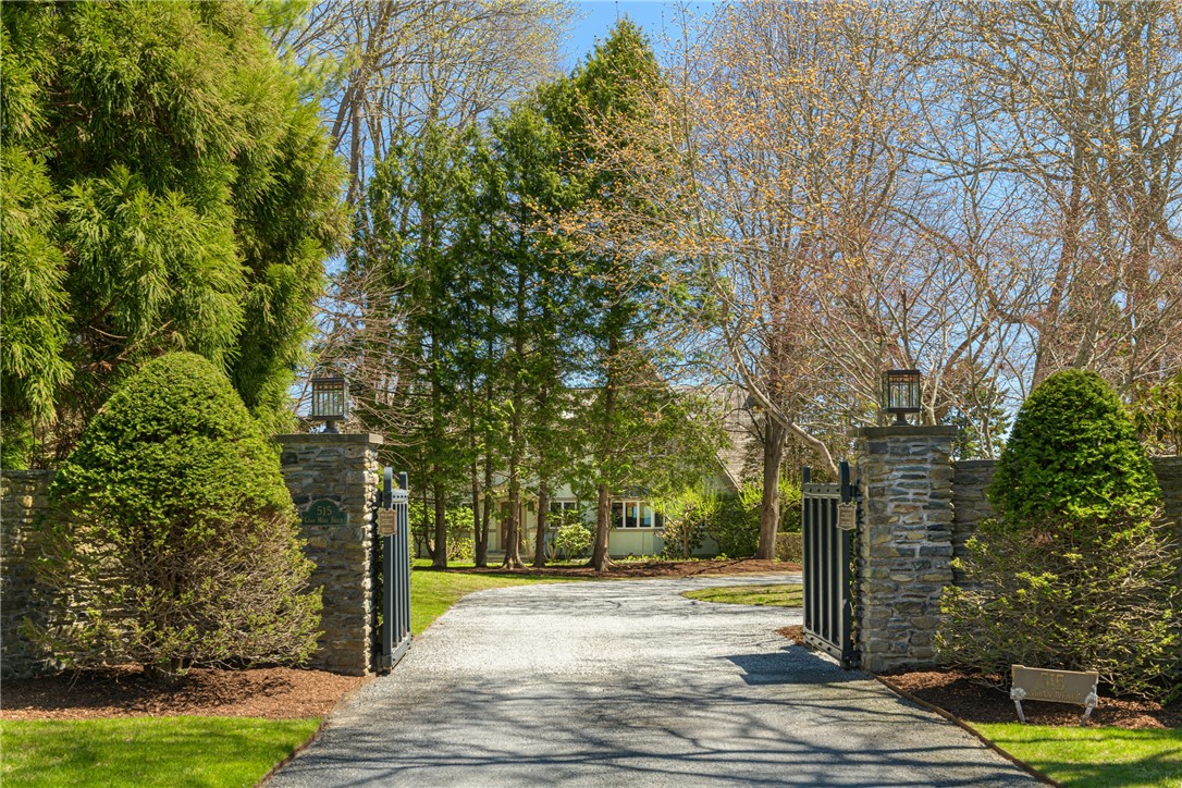 515 Indian Avenue Middletown, RI 02842 - Photo 4 of 50