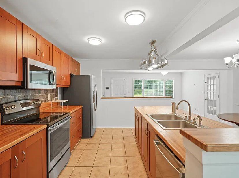 2371 Ben Hill Road Atlanta, GA 30344 - Photo 4 of 20