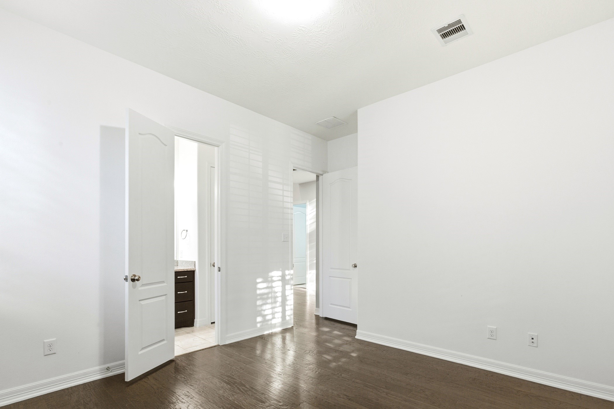 27834 Hunters Rock Lane Katy, TX 77494 - Photo 37 of 46 Another view of secondary bedroom on first floor with direct access to full bathroom.