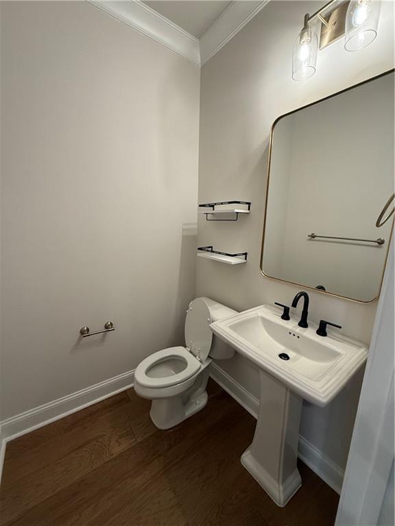 419 Duncan Dene Drive, Unit 140 Alpharetta, GA 30022 - Photo 8 of 22 a bathroom with a sink and a toilet