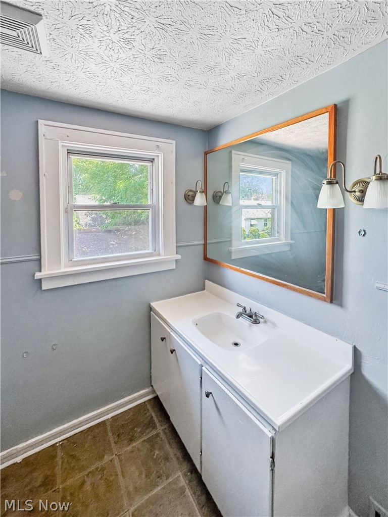 2041 13th Street Southwest Akron, OH 44314 - Photo 11 of 20