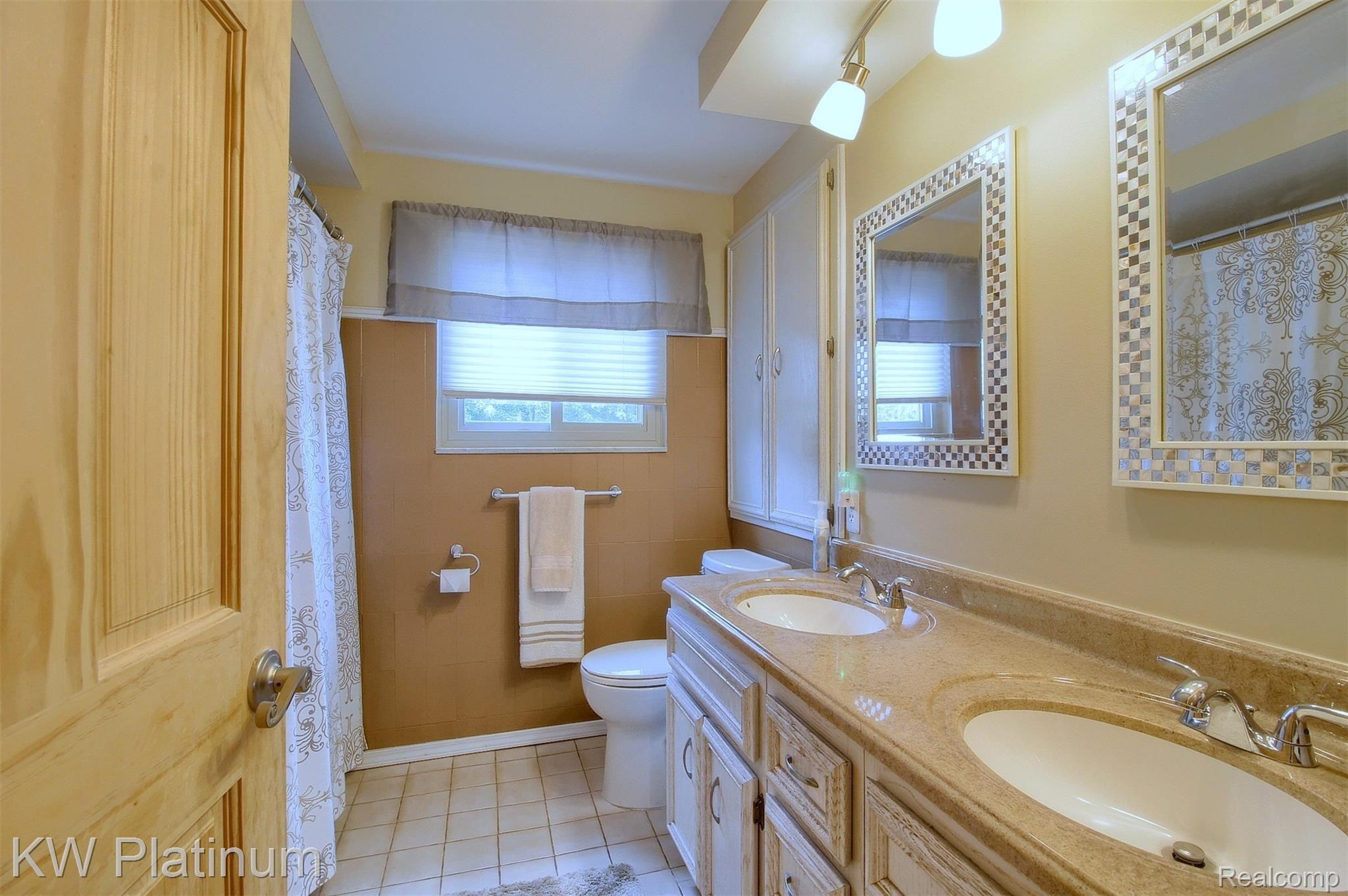 47485 Tilch Road Macomb, MI 48044 - Photo 22 of 28 22-Bathroom.jpg