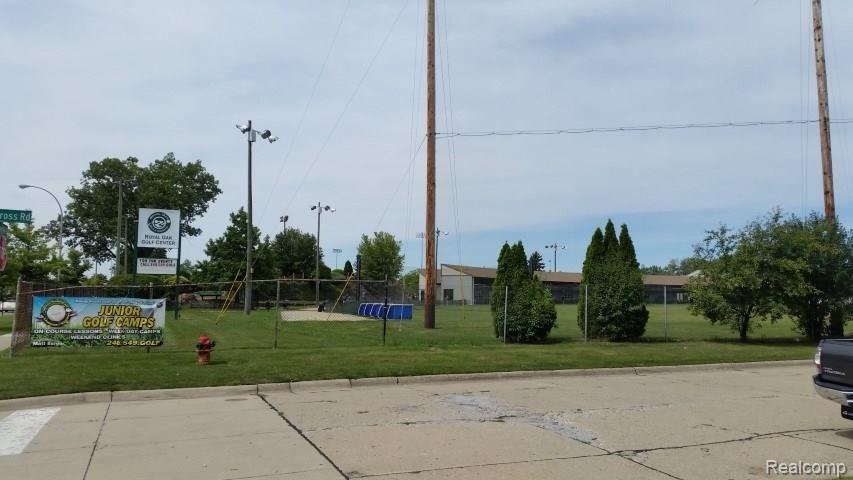 2932 West Thirteen Mile Road, Unit 14 Royal Oak, MI 48073 - Photo 2 of 21
