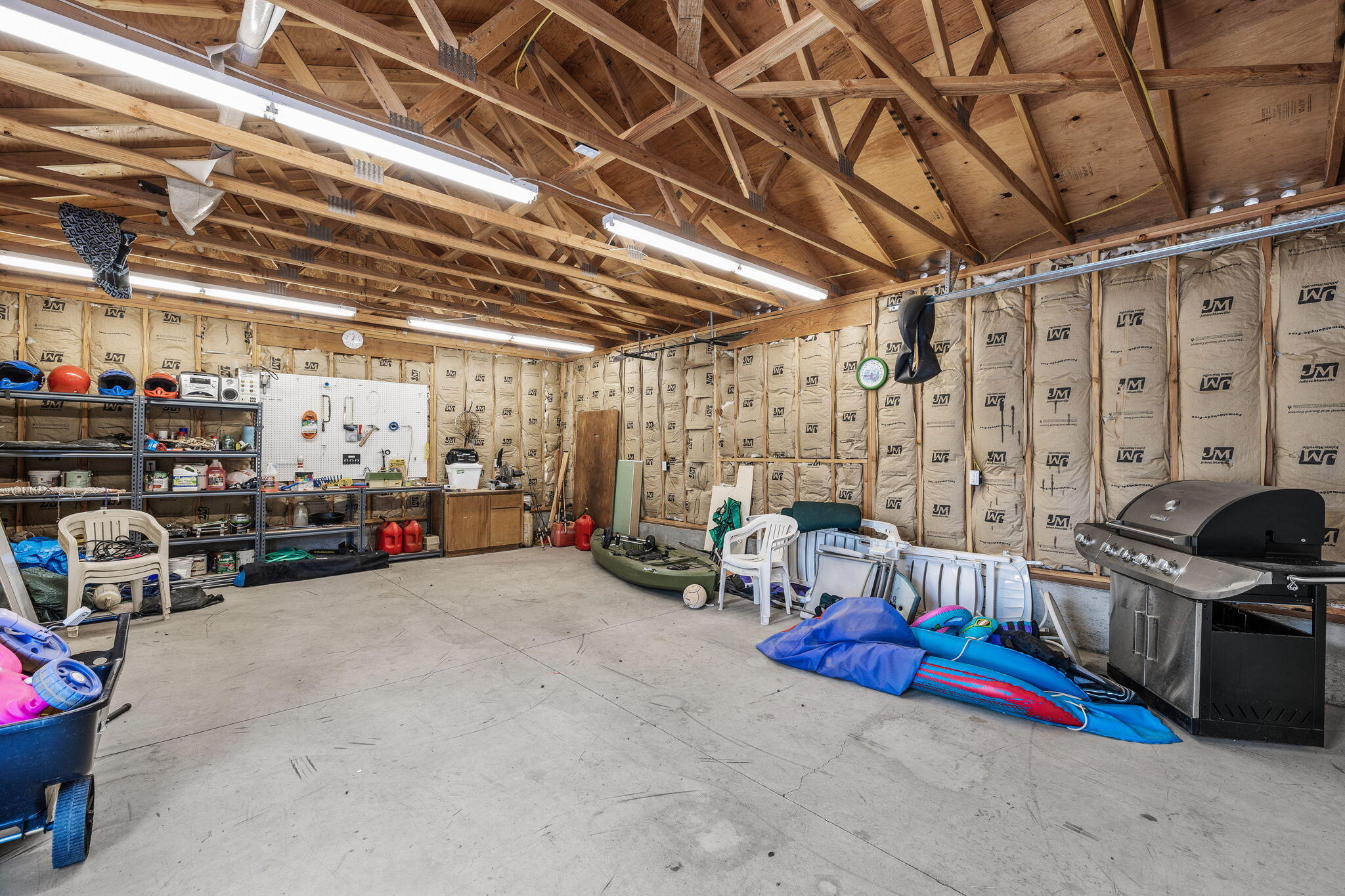 18278 Ridge Road Prineville, OR 97754 - Photo 18 of 24 Garage