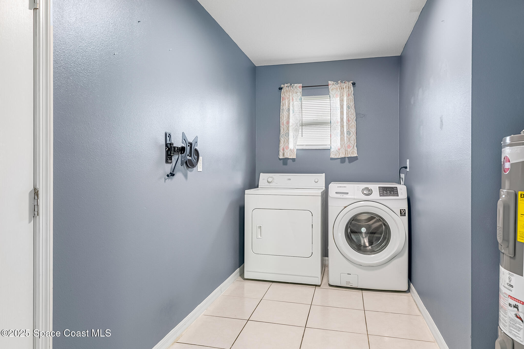 233 Broadview Drive Cocoa, FL 32922 - Photo 28 of 44 a utility room with dryer and washer