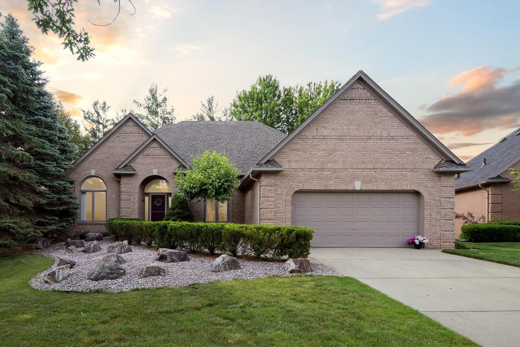 1033 Bloomview Circle Rochester, MI 48307 - Photo 1 of 44 50113392.JPG