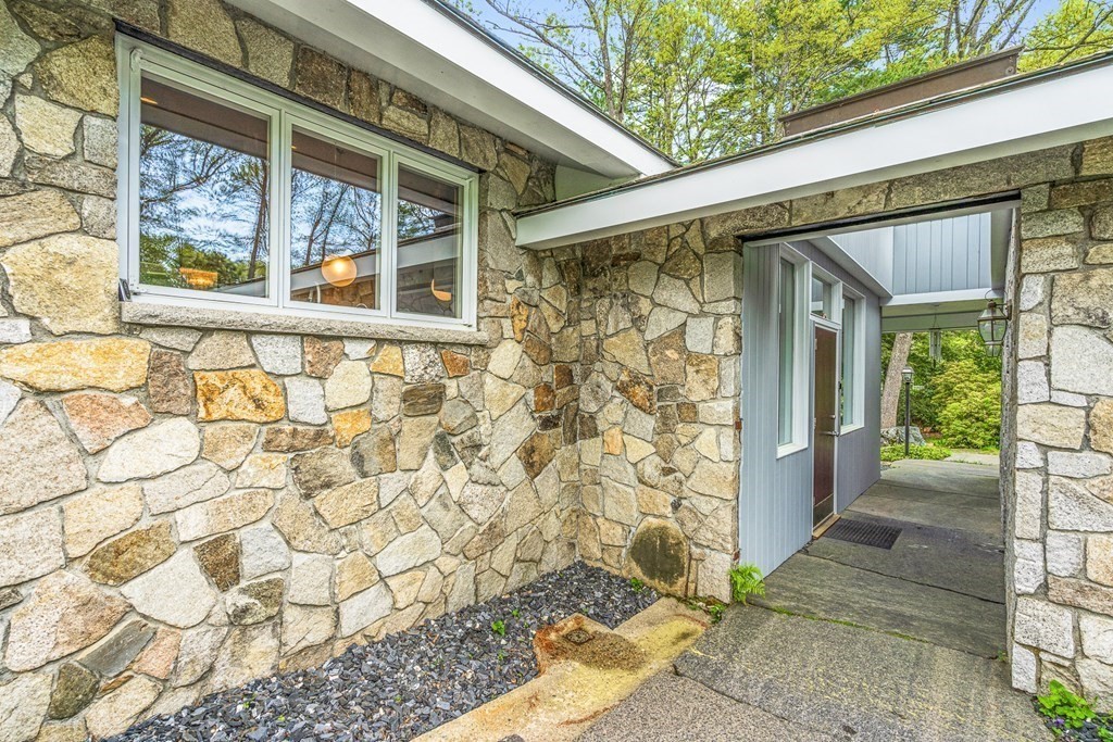 8 Warwick Circle Andover, MA 01810 - Photo 2 of 42