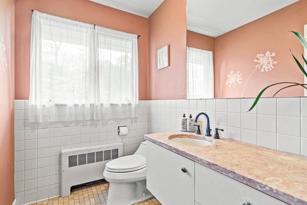 8 Warwick Circle Andover, MA 01810 - Photo 23 of 42