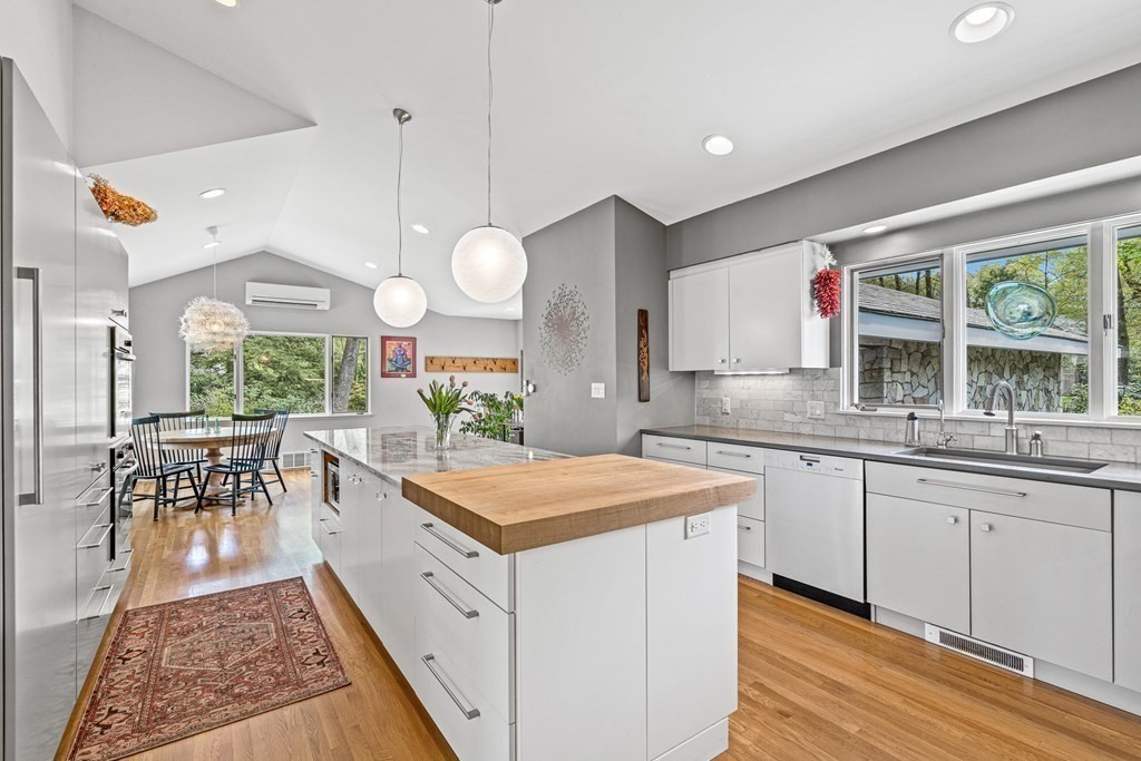 8 Warwick Circle Andover, MA 01810 - Photo 4 of 42