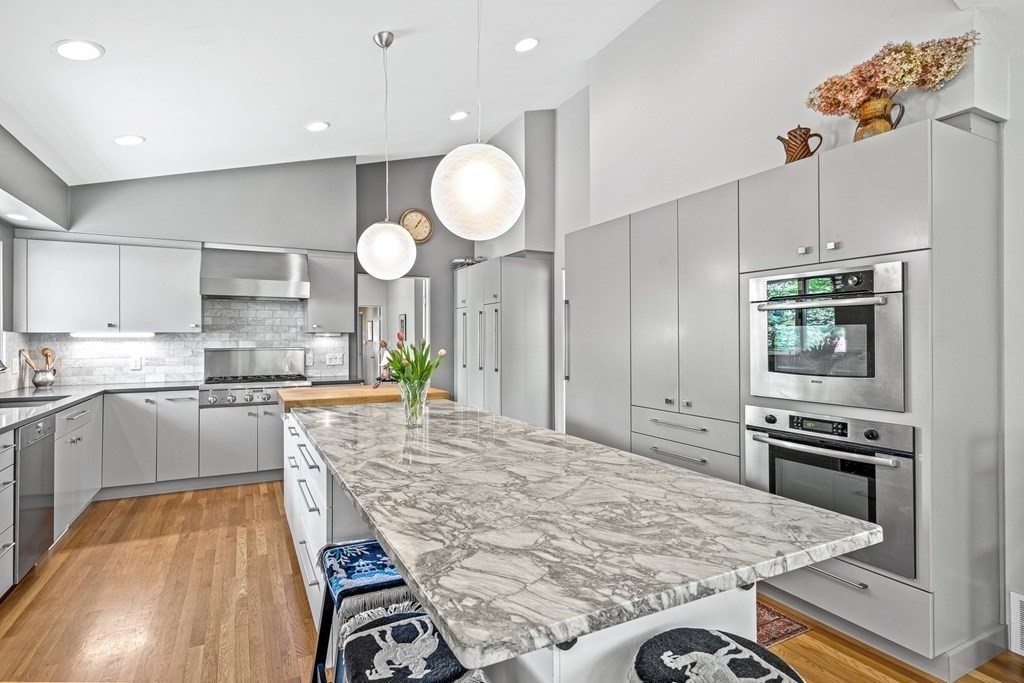 8 Warwick Circle Andover, MA 01810 - Photo 5 of 42