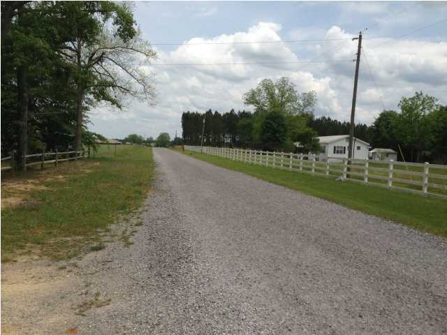1989 Grady Baggett Road Baker, FL 32531 - Photo 9 of 32 Gallery Image 9