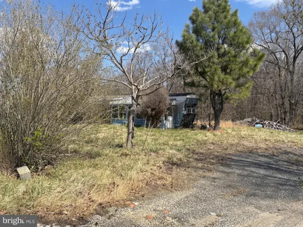 a view of house with a yard