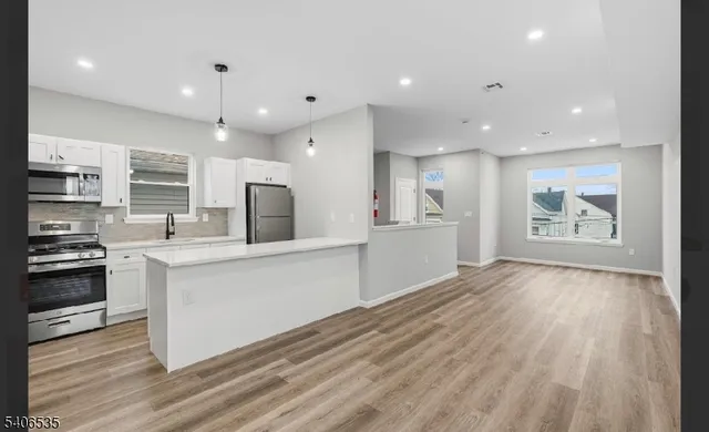 $2,800 | 57 Rosa Parks Boulevard, Unit 2, Paterson, NJ 07524