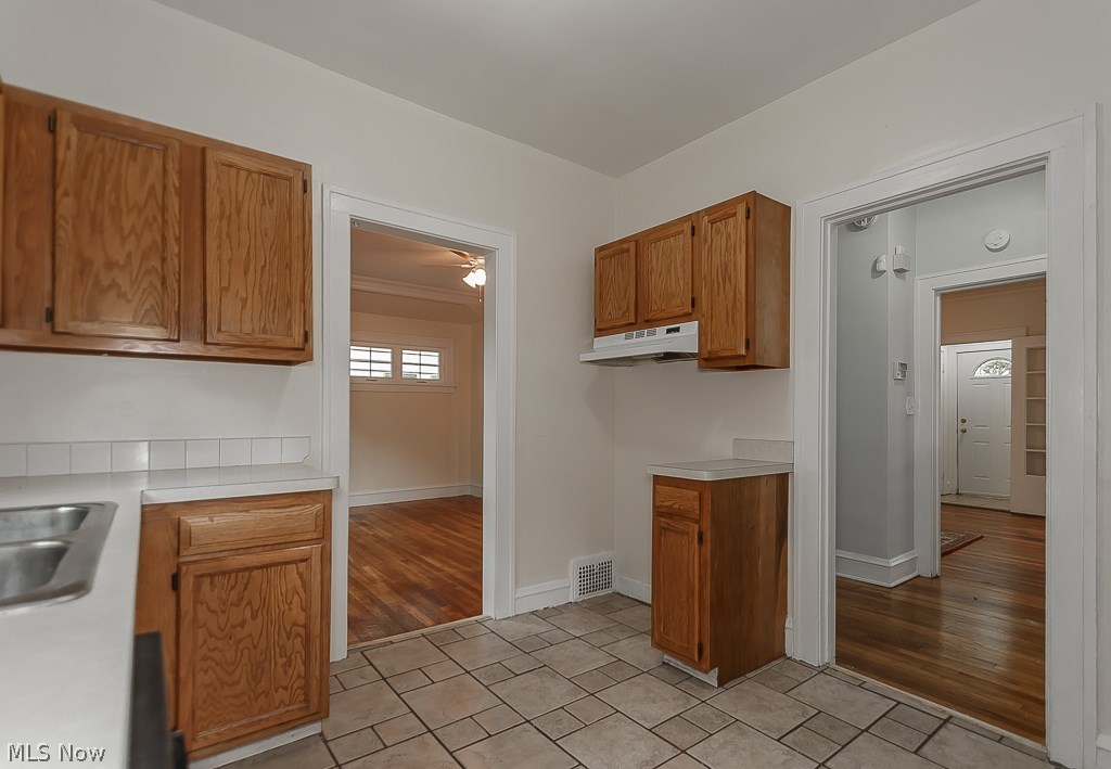 998 Roanoke Road Cleveland Heights, OH 44121 - Photo 19 of 30 Gallery Image 19