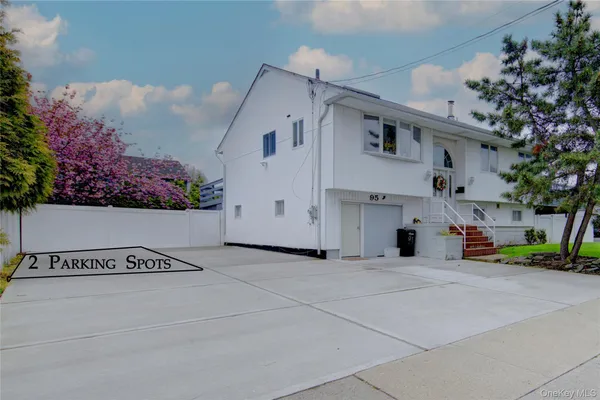 $2,900 | 95 Irving Avenue, Unit 1, Freeport, NY 11520