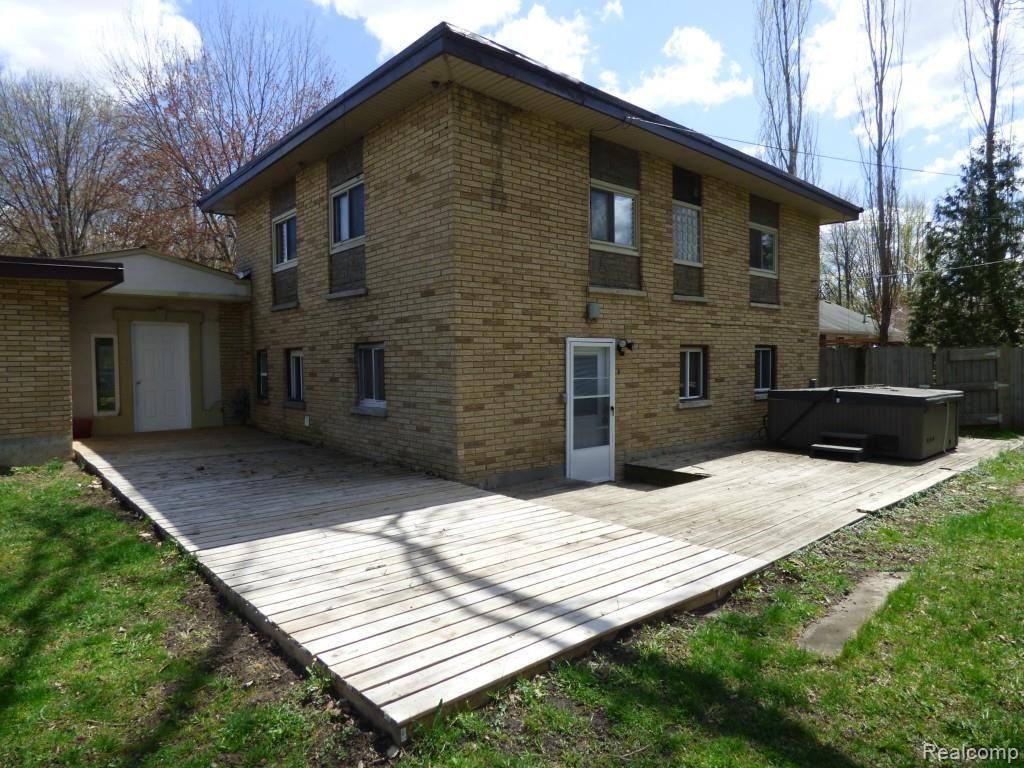 10578 Dewitt Road Belleville, MI 48111 - Photo 39 of 41 P1120453.jpg