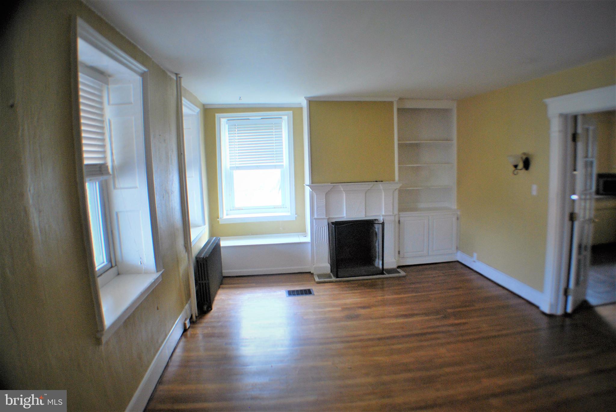 3199 Main Street Green Lane, PA 18054 - Photo 2 of 21 Living room