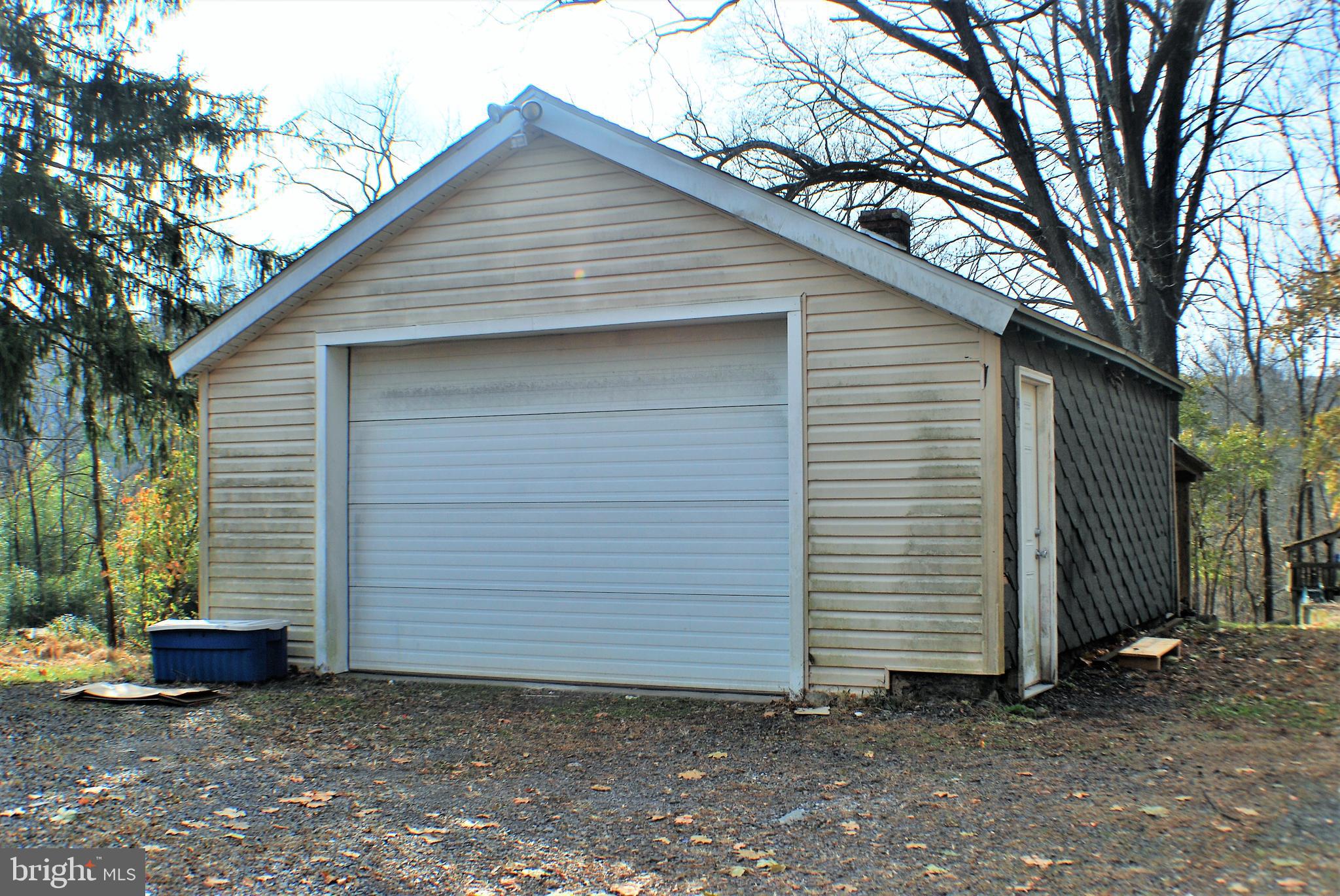 3199 Main Street Green Lane, PA 18054 - Photo 20 of 21 detached garage